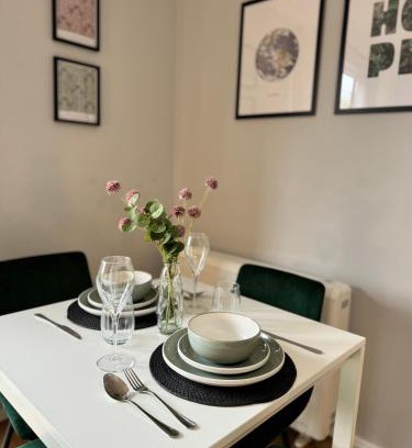 Island Gardens Apartment | Tranquil 2 bed Apt Near Downtown & Free Parking
