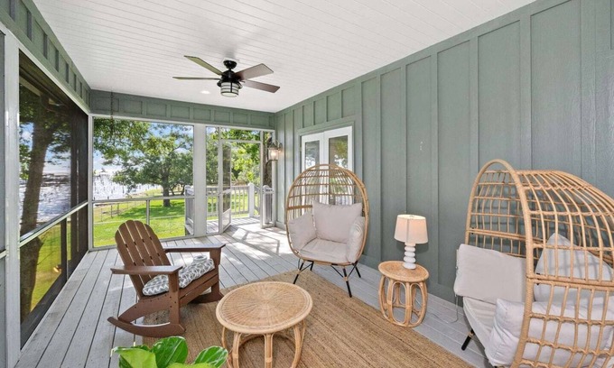 Fairhope Cottage | Tranquil Fairhope Cottage/Waterfront/Screened porch/fishing pier