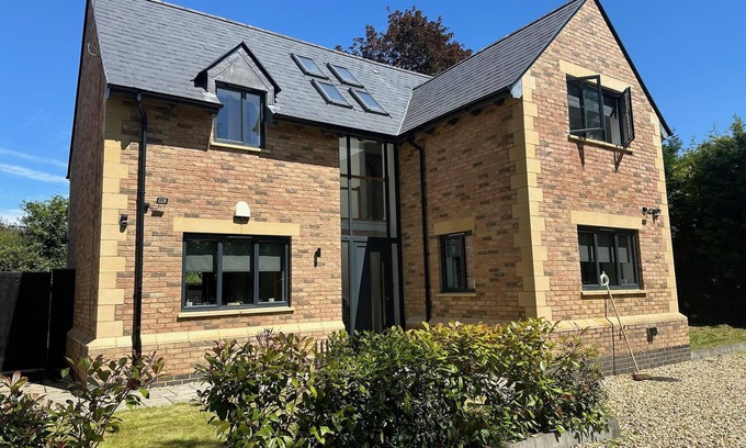 Charlton-on-Otmoor House | Tranquil Oxford retreat 4 Bedroom House aircon