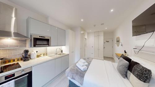 Harrow Apartment | Tranquil Studio Retreat in Harrow