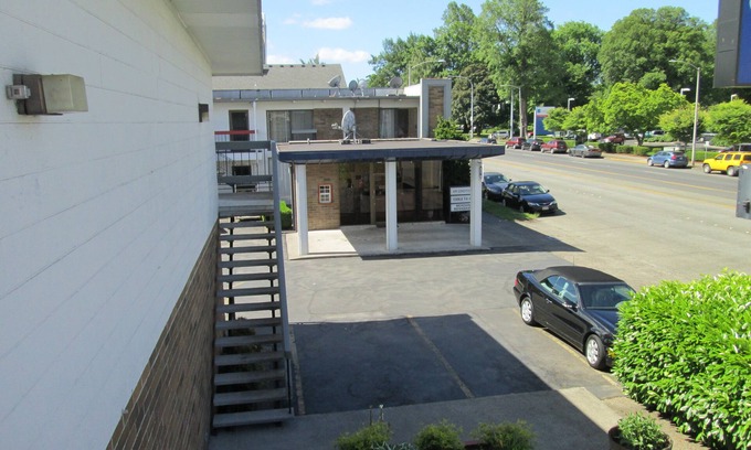Longview Hotel | Travelers Inn by OYO Longview Kelso
