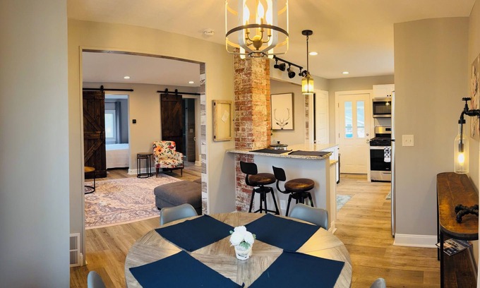 Portage Lakes House | Traveling Professional's Portage Lakes Retreat! Akron canton area dog friendly