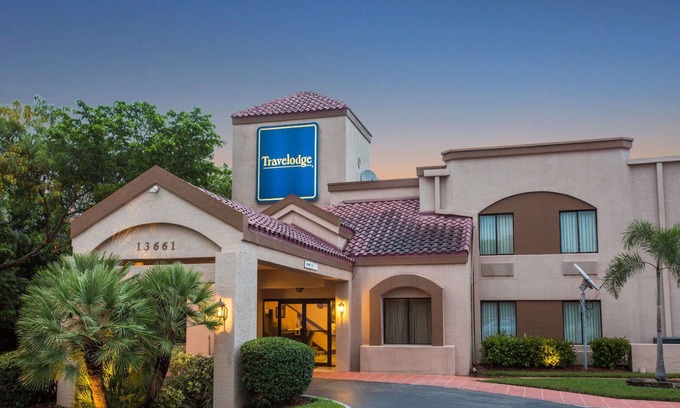Biggar Hotel | Travelodge by Wyndham Fort Myers Airport