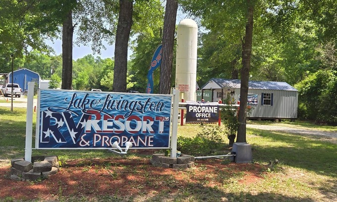 West Livingston RV Rental | Tree lined, family and pet friendly campground in Livingston, TX