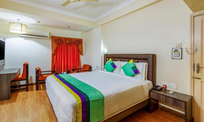 Navrangpura Hotel | Treebo Trend Crown