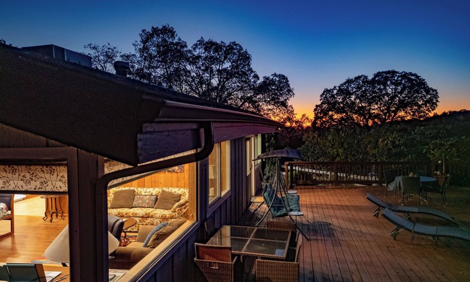 Mariposa Cottage | Treetop Villa, Charming cottage on 100 acres with WiFi and AC in serene Mariposa