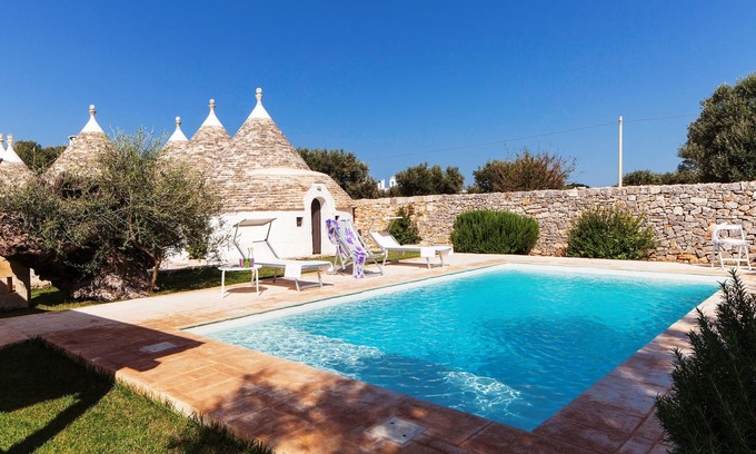 L'Assunta House | Trulli Sant'Oronzo: private pool, olive trees and sandy beaches at your doorstep