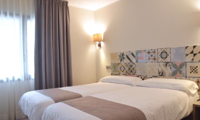 Avinguda de Carlemany Hotel | Tudel