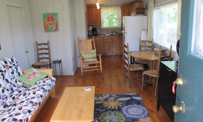 York Beach Cabin | Two Bedroom 1 Bath Sleeps 4 comfortably 6 if needed