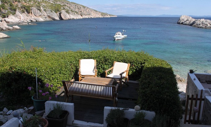 Zarace Apartment | Two bedroom apartment near beach Cove Zaraće, Hvar (A-8781-c)