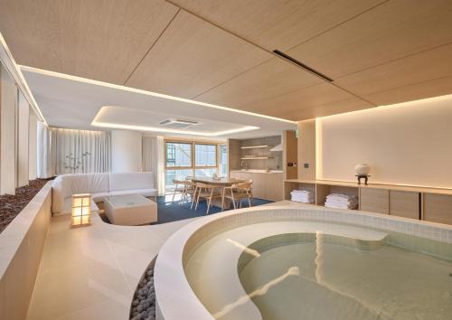 Yeoksam Hotel | UH Suite The Gangnam