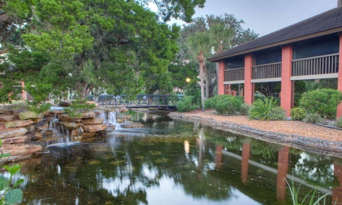 Palm Coast Hotel | Ultimate Vacation! Great Accommodation with Kitchen, Pool, Parking!