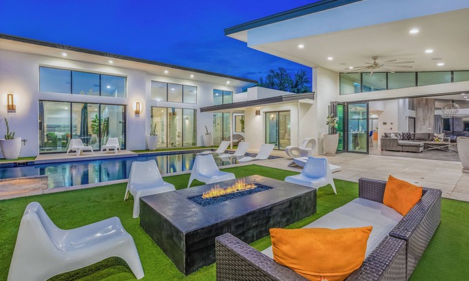 South Scottsdale House | Unbeatable Scottsdale Location, Relaxing Heated Pool and Spa, A Modern Oasis!