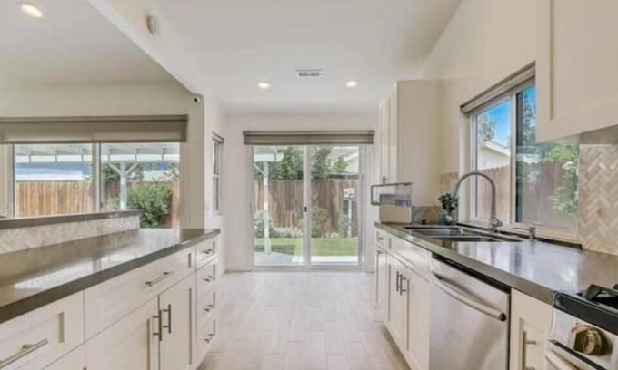 Eastlake House | Unique & Aesthetic Home by Lake ~Nature & Luxury