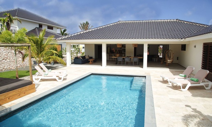 Jan Thiel Villa | *UNIQUE*: Luxury, tropical villa within walking distance of Jan Thiel Beach (6p)
