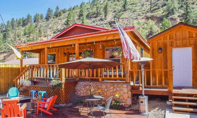Red River Cabin | Unique Mtn Getaway w/Stunning Outdoor Area!