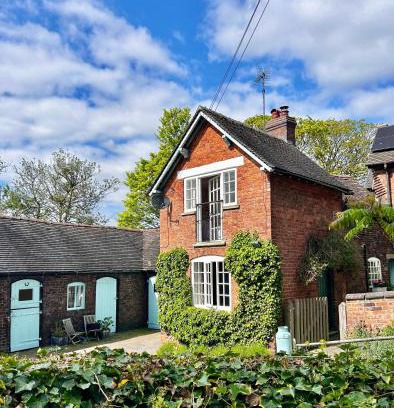 Wrinehill House | Unique Old Bakery Retreat