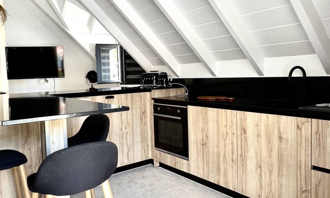 Lurin Apartment | Unique style loft, With spa-150 mètres to the beach
