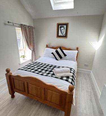 Cobh Apartment | Unit 4 Tranquil Harbourside Retreat- Central Location