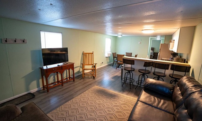 Newtown House | Unit B: 20 Sec Ride to Trails, Sleeps 10. King
