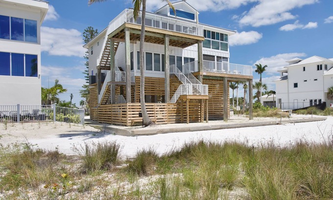 South Island House | Unobstructed views of the beach from Lone Palm Retreat
