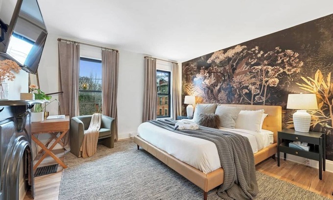 German Village Apartment | Unwind and relax in this picturesque German Village hideaway. Perfect for small groups!
