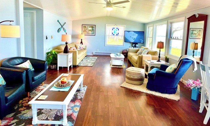 Cheboygan House | Up North Getaway, Pet friendly, Dock, Kayaks, Firepit, Views. Near Mackinaw City