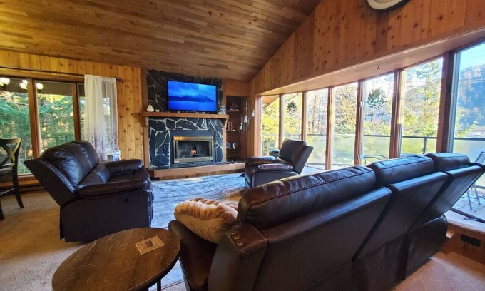 West Juneau House | Updated Duplex with Mountain & Filtered Water View