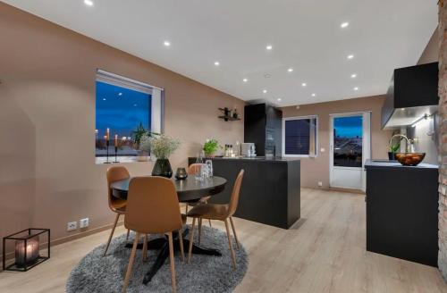 Trondheim Apartment | Upgraded 3 bedroom apartment, close to WC-25