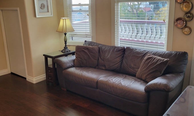 Grant Hill Condo | Upgraded Unit w/Bay & Bridge Views. Close to DT, Conv Ctr, Zoo, Beaches, Parks.