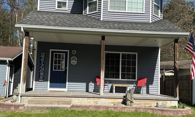 Mears Cottage | Upper Silver Lake cottage just minutes from Silver Lake Sand Dunes