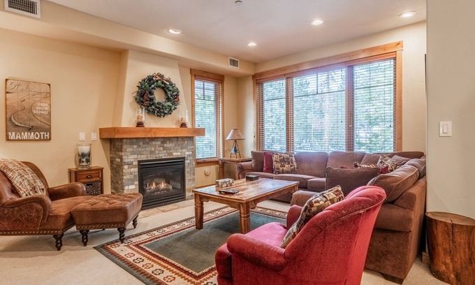 Woodwinds House | Upscale 4 Bed, 3 Bath at the Woodwinds with Mountain Views, Private Hot Tub, and Garage sleeps 10