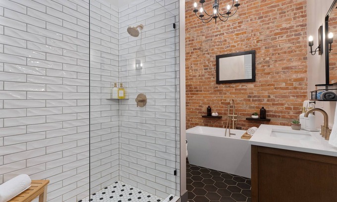 Millersburg Apartment | Upscale Private Getaway Kitchen & Soaking Bath