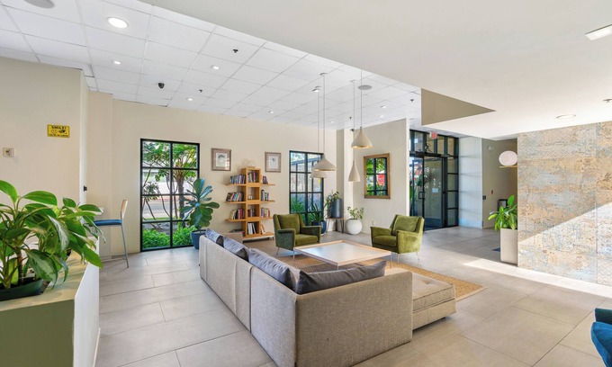 Hillcrest Apartment | Uptown Inn by Vantaggio - Limited Service Apart-Hotel