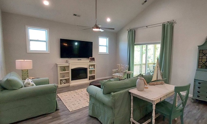 Jacksonville House | Urban Coastal 3-Bedroom Sleeps 11 / 134