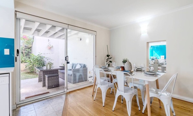 Victoria Park House | Urban Oasis: Near Optus Stadium!