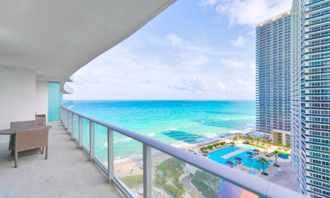 Hollywood South Central Beach Apartment | 108 m² Apartment ∙ 2 bedrooms ∙ 6 guests