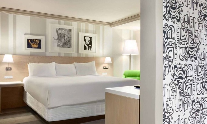 Downtown West Hotel | Vacation Starts Here! Near St. Anthony Falls and Minneapolis Institute of Arts