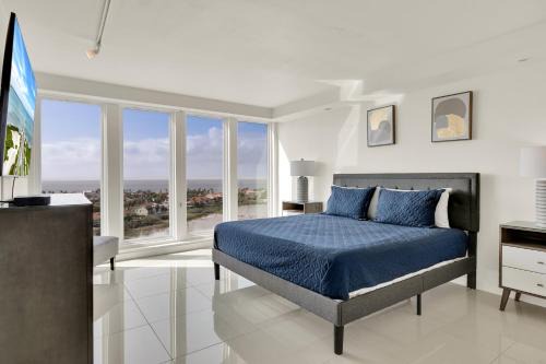 South Padre Island House | Vacation state of mind! Elegant Bayview, beachfront resort, shared pools & jacuzzi