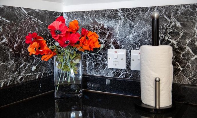Hoddesdon Apartment | Velvet 2-bedroom apartment Clockhouse Hoddesdon
