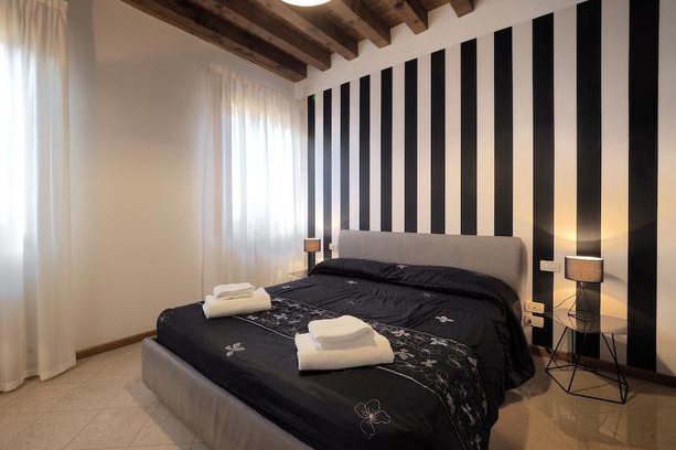 Cannaregio Apartment | Venetian Style 3