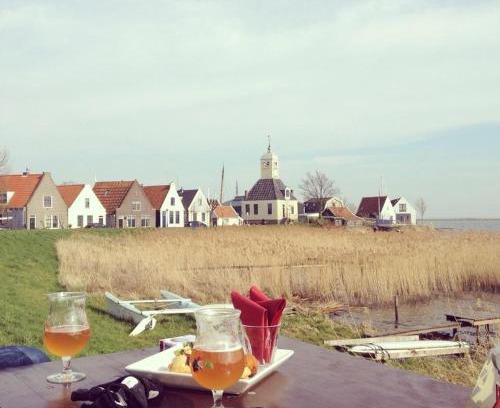 Waterland House | Very nice cottage in Durgerdam, with private garden, free parking, pets allowed
