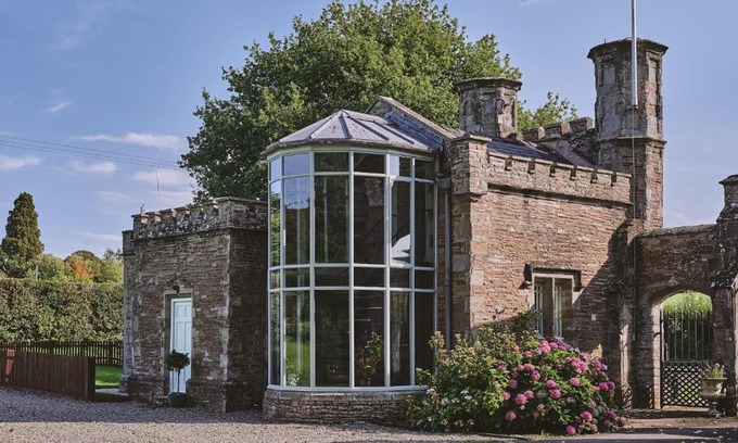 Leominster House | Victoria Lodge