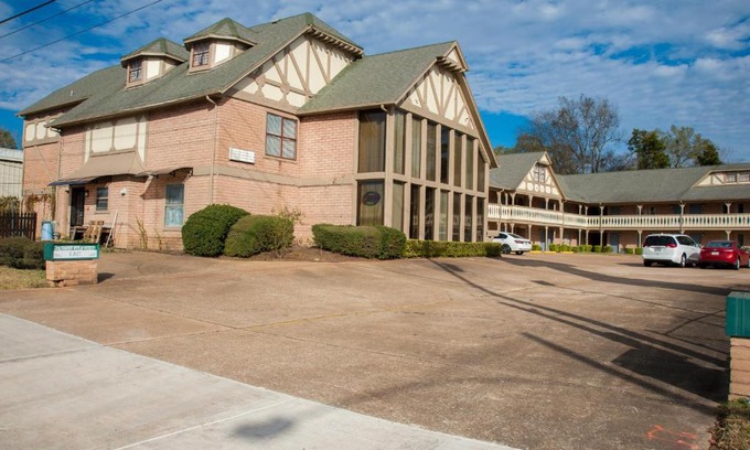 Nacogdoches Hotel | Victorian Inn & Suites