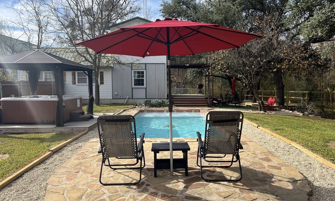 Mound Villa | Villa 30 mins to Waco - Private Pool, Hot Tub, Gym and Fire Ring