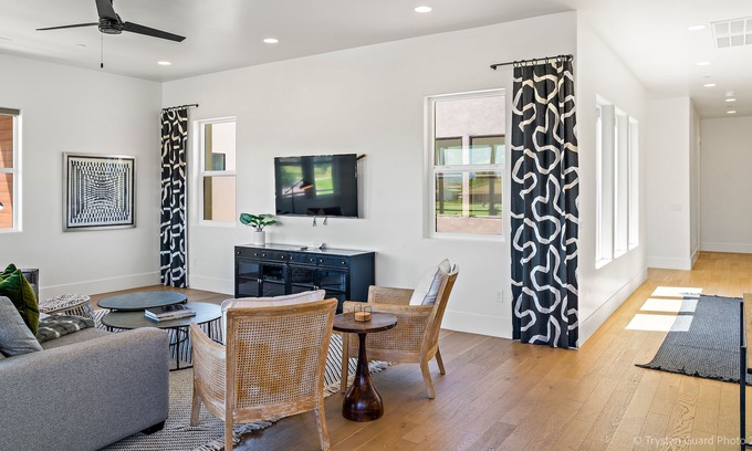 Bloomington Condo | Villa 6 Luxury Top Level!, Pool and Hot Tub