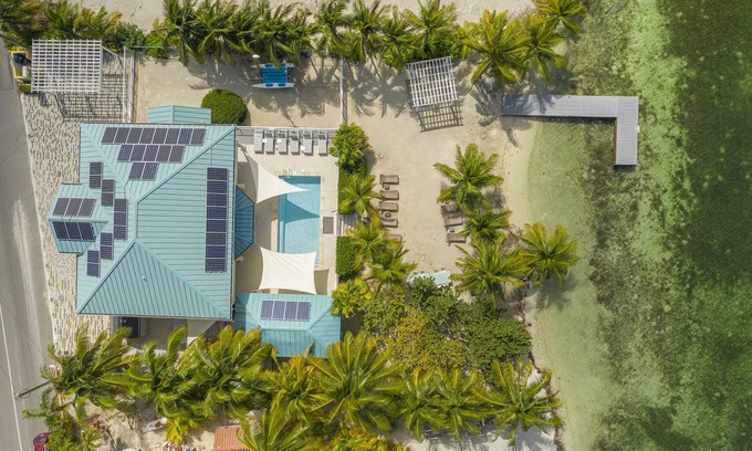 Rum Point Villa | Villa Bellagio-Beautiful Beachfront Beach Home in Cayman Kai with large pool
