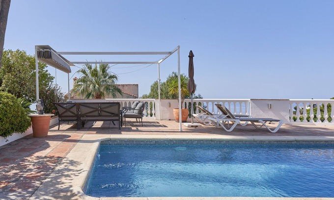 Salobrena Villa | Villa "Casa Bonita" with Stunning Views & Heated Pool