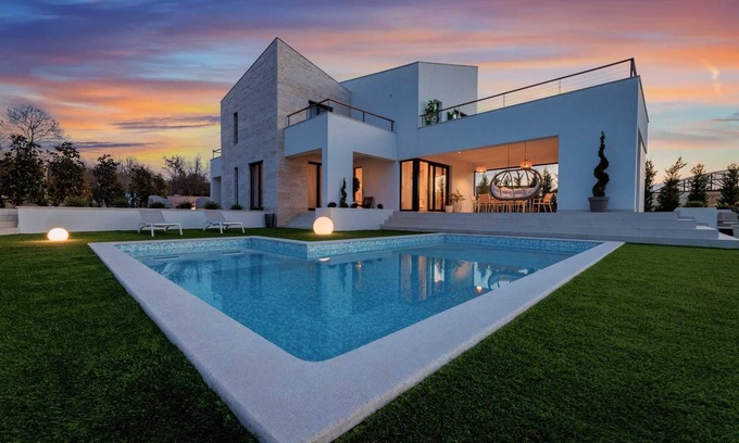 Zgombici House | Villa CASA LEI with heated pool, jacuzzi and sauna
