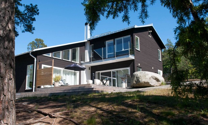 Nacka Municipality House | Villa close to both nature and city